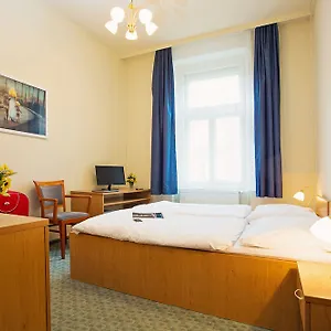 https://hotel-adler.praguehotelsweb.com